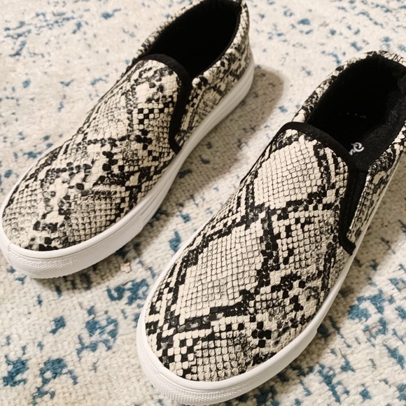 Qupid Shoes - Snake Print Sneakers Qupid Shoes - Snake Print Sneakers